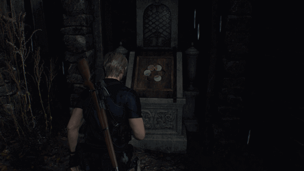 Resident Evil 4 Remake a a puzzle that has 4 Hexagon Pieces placed inside of it